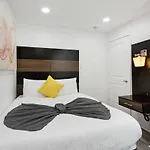Retro Charm And Comfort Near The French Quarter