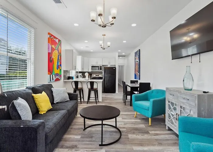 Retro Charm And Comfort Near The French Quarter
